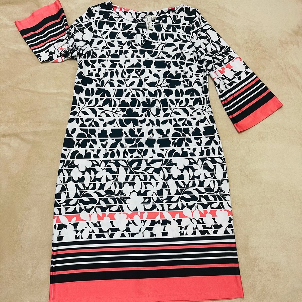 Emma and Michelle comfortable dress size L